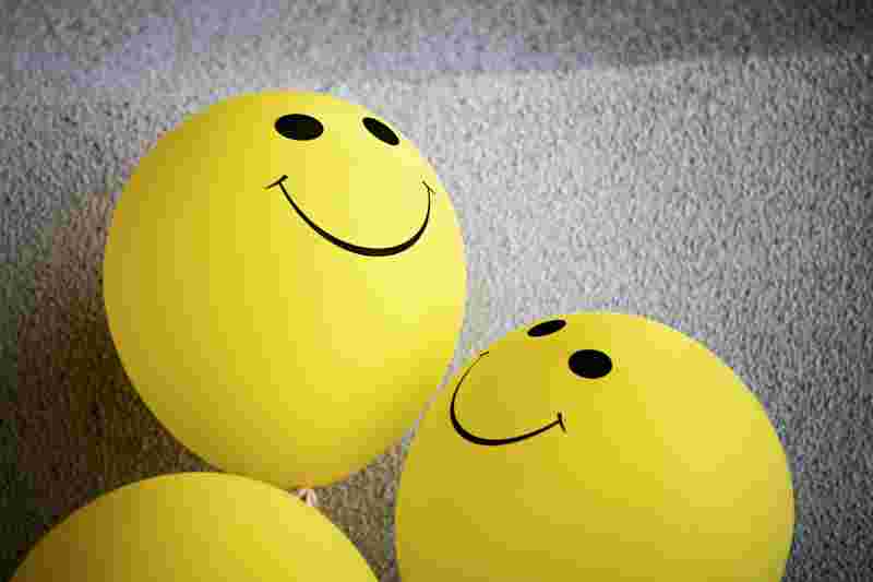 Gelbe Luftballons mit Smiley Gesichtern – Ratgeber Psychologie Studium: Campus M University.