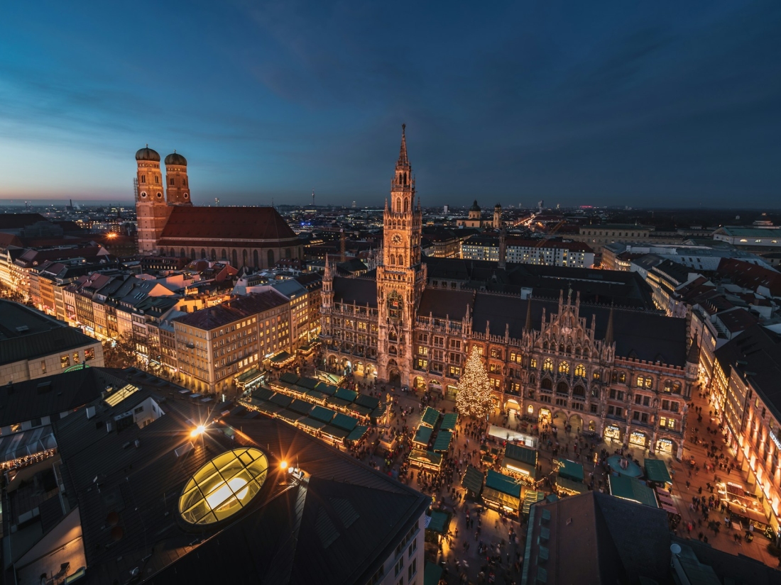 Luftaufnahme von München bei Nacht